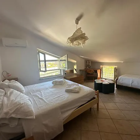 Casetta A Cavarretta Dom wakacyjny SantʼAgata di Militello